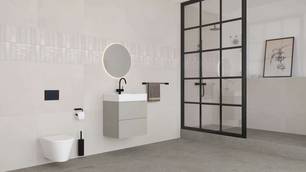 Ein Badkonzept mit schwarzen Steinberg Armaturen, weißer Sanitaer von Laufen und hellgraue Marazzi Fliesen